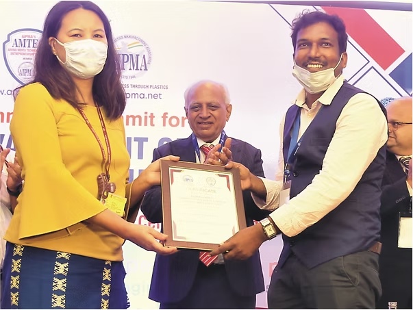 Celligo representative at an industry award presentation